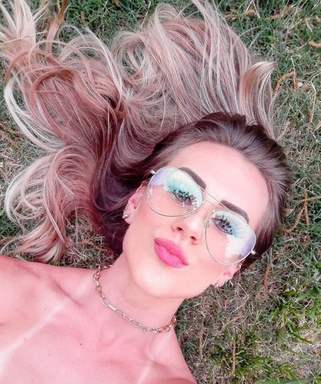 blonde transexuelle onlyfans nus exclusifs des photos