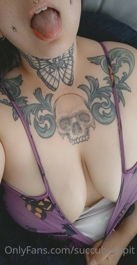 rousse tatouée onlyfans chaud belle archive