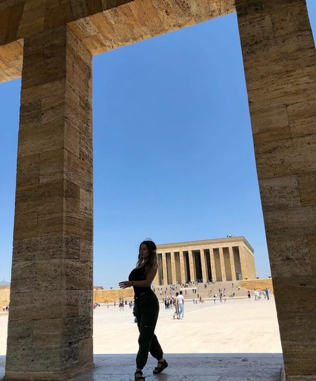 Bianca Novelli beau modèle galeries