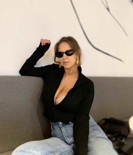 Anna Andreevna star pornographique image