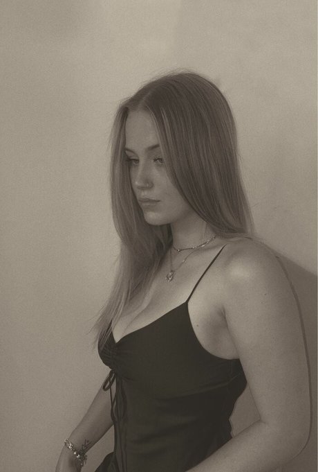 Madisun Sullivan modèles nus galerie