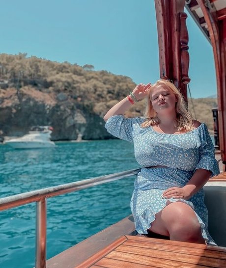 Julia Chegodar beau modèle galeries