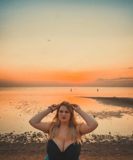 Julia Chegodar actrice nue galerie