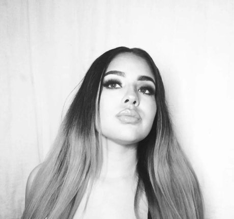 Esmeralda Quintero modèle chaud galeries