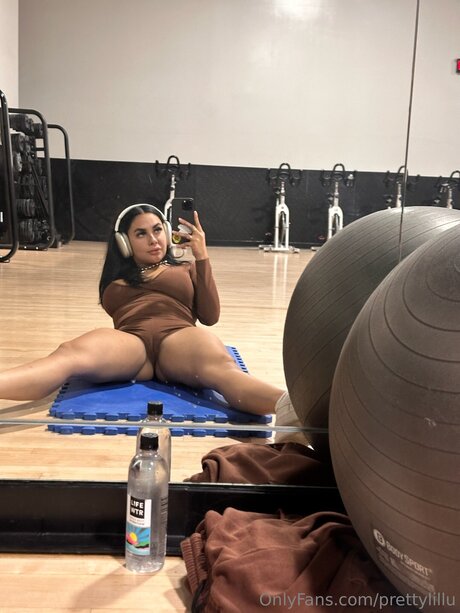 Prettylillu modèle hd images