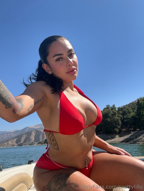 Prettylillu star du porno adulte des photos