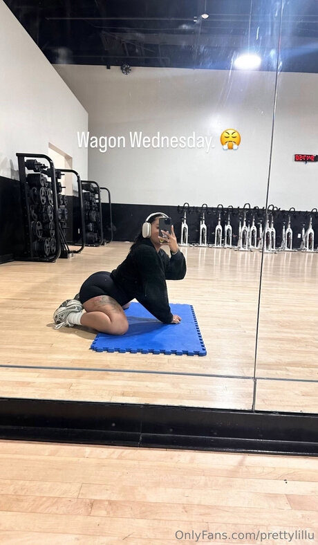 Prettylillu modèle joli des photos