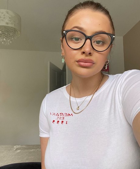 Eleanor Evans nus étoiles photos