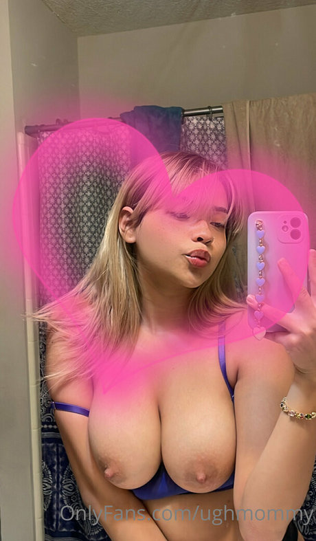 Ughmommy modèle érotique des photos