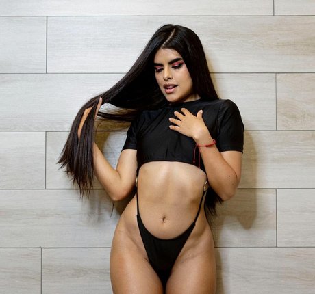 Jesi Quirola joli modèle image