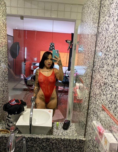 rayanenas__ star du porno sympa des photos