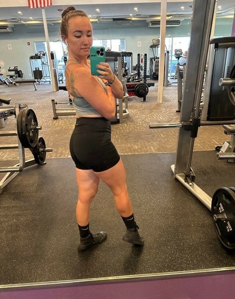 Xxxkhloekarter modèle de haute qualité galerie