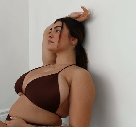 Kylie Manue modèle sympa img