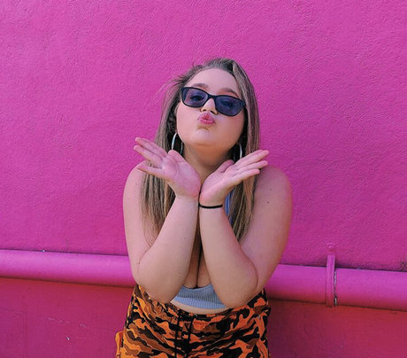 blonde transexuelle onlyfans adulte chaud image