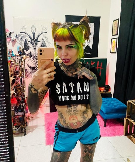 Mari Zombie actrice xxx collection