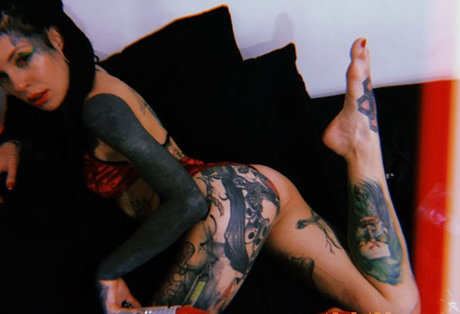 Mari Zombie actrice chaude images