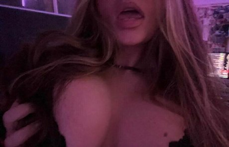 Moon Wolf Girl modèle sexy archive