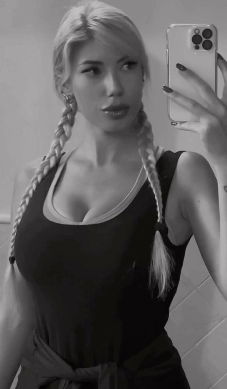 Elena Sottana modèle adulte img