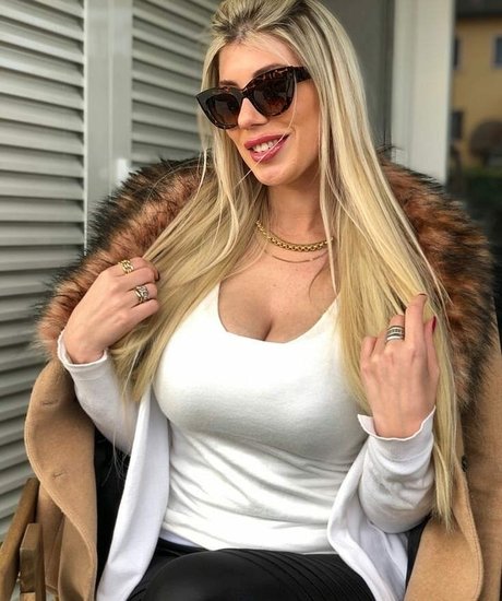 Elena Sottana star du porno sympa galerie