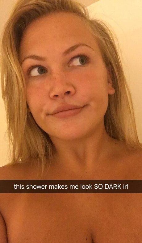 Hayden Buchko modèle xxx photo