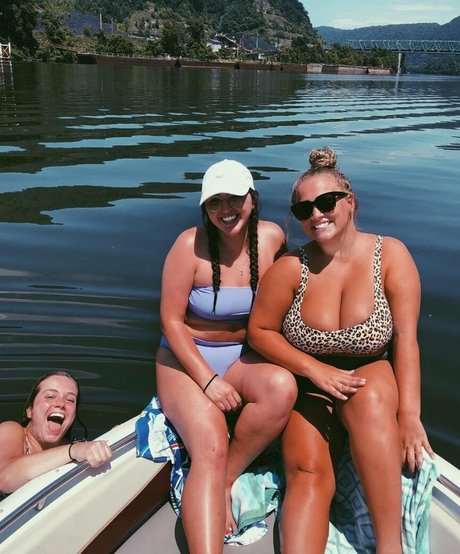 Hayden Buchko étoile adulte galeries