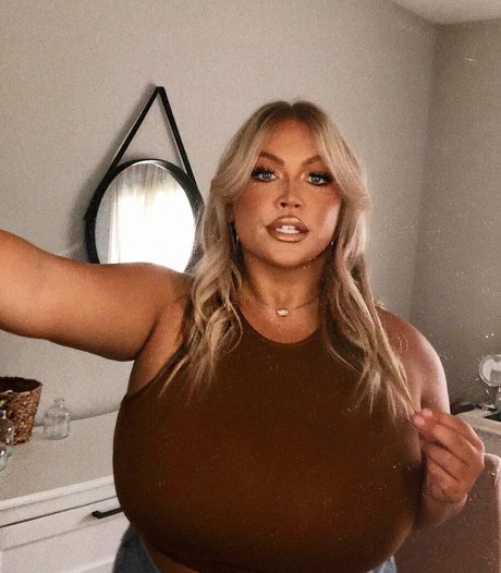 Hayden Buchko actrice libre galerie