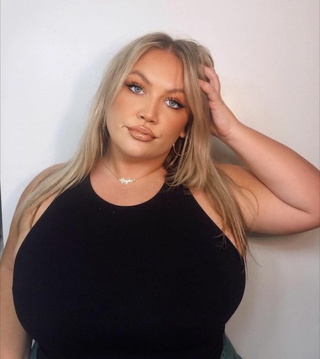 Hayden Buchko modèle hd photos