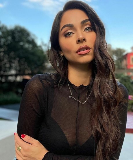 Claudia Martin jolie star du porno galeries