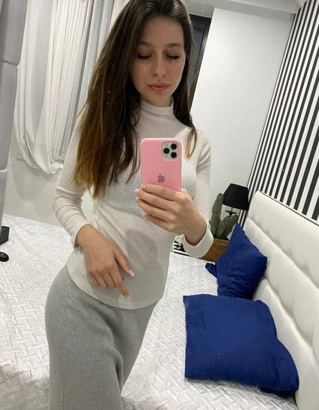 Darina Rey star du porno gratuite photo