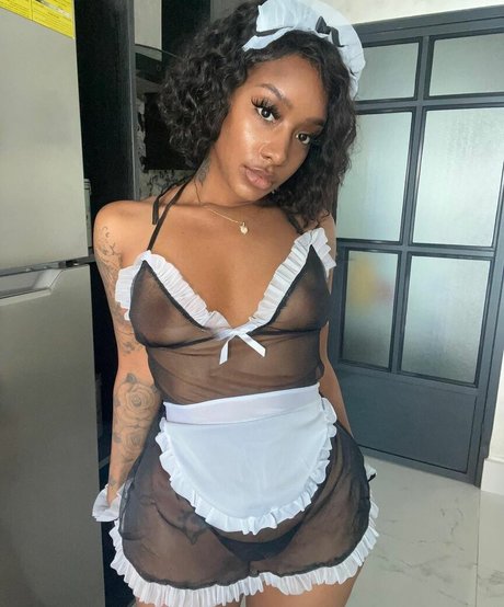 cathiimedialuna étoile érotique image