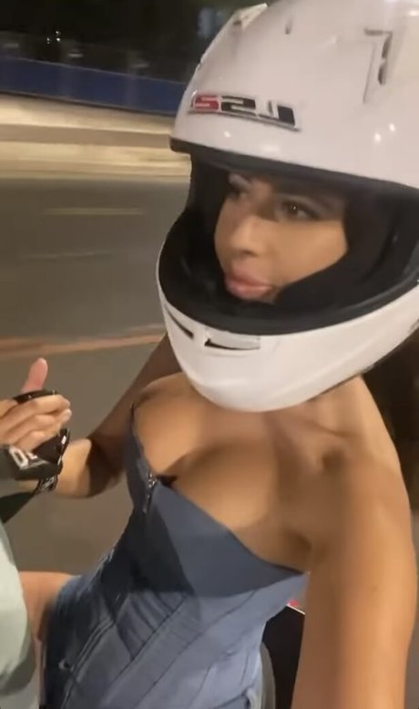 Adi Dan star du porno nue photo