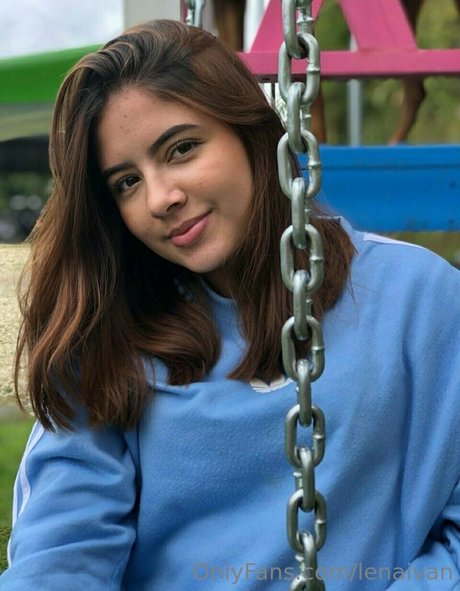 Lenaivan actrice libre photo