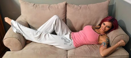 Anna Bell Peaks star exclusive photo