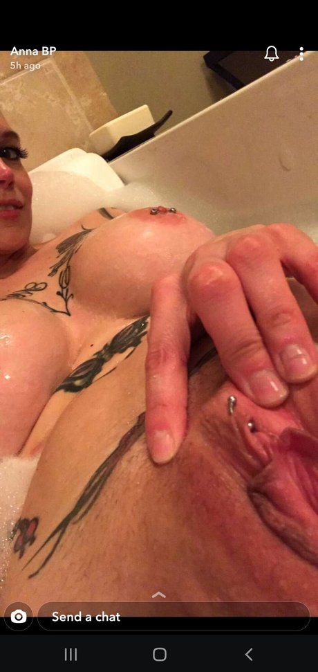 milf blonde aux courbes onlyfans top magnifique des photos