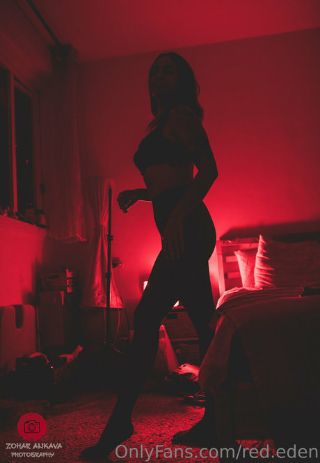 Queen Red star du porno érotique image