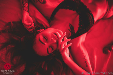 Queen Red actrice de nus img