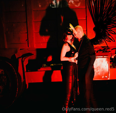 Queen Red star érotique images