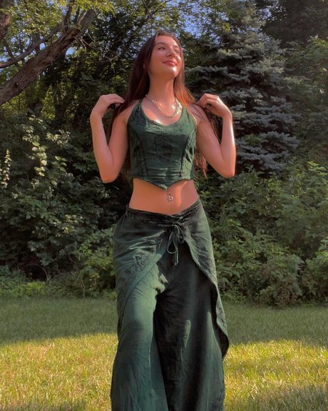 Amira Maroulis modèle pornographique galeries