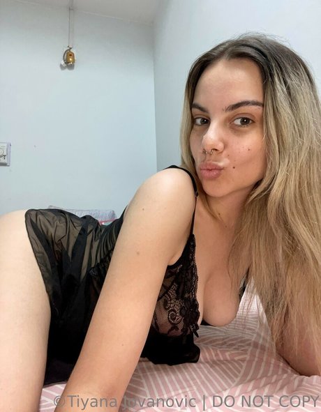 Tiyana Jovovich actrice de nus photo