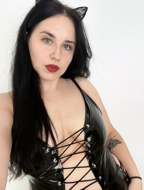 Louise daniellex beau modèle des photos