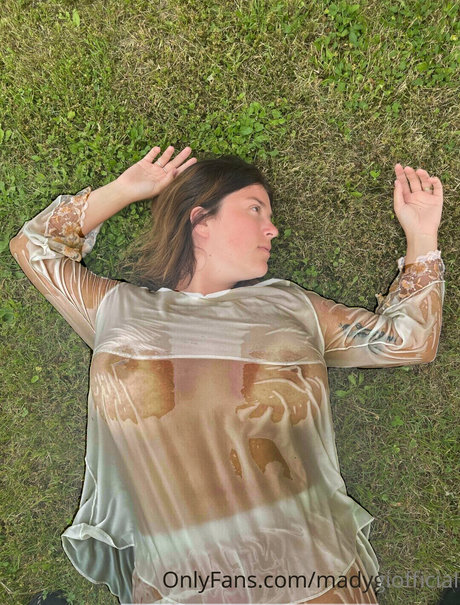 Madalina Loana Filip modèle exclusif galeries