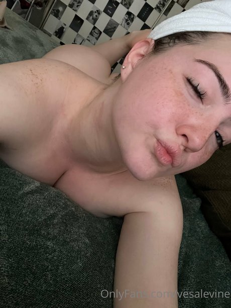 Vesalevine xxx star du porno des photos