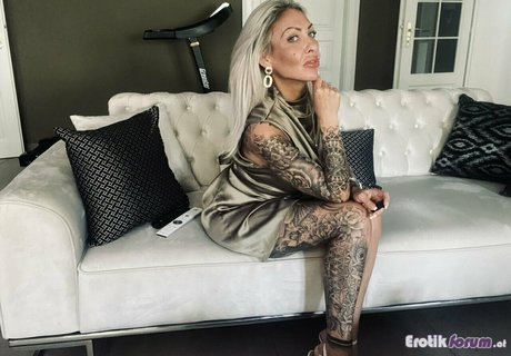 Tina2212 jolie star du porno photo