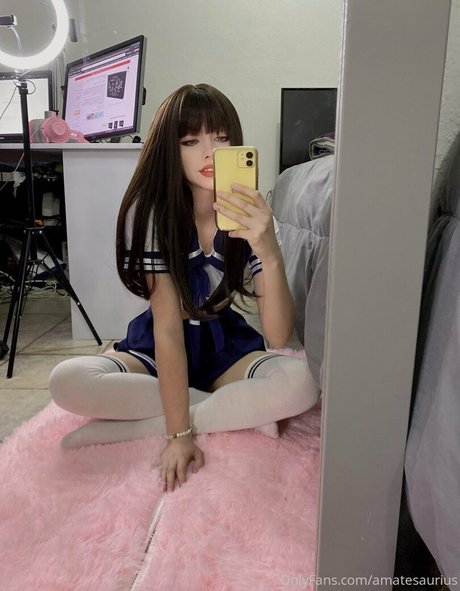 Amate Saurius modèle érotique collection