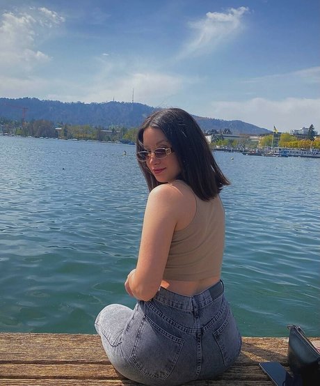 Defne Ergun modèle sympa des photos