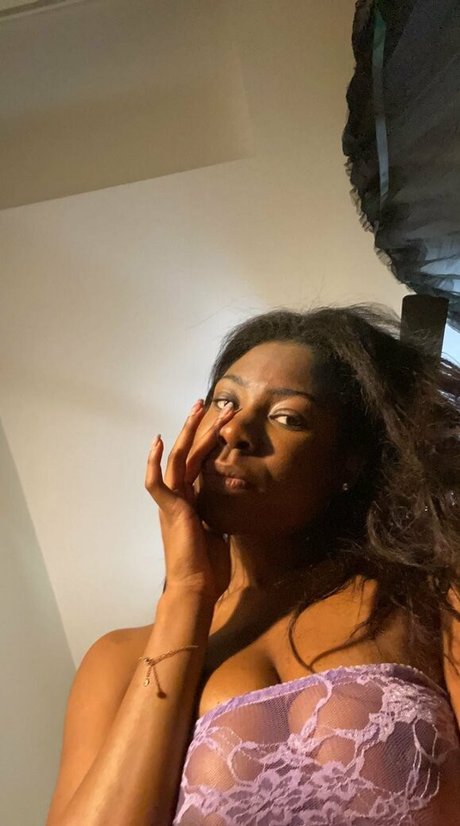 Annah Nicki Smith actrice parfaite galerie