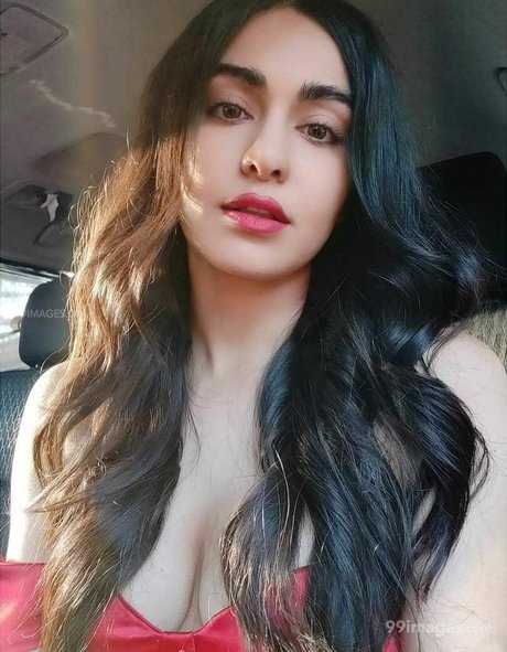 Adah Sharma étoile sympa galeries