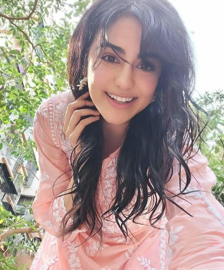 Adah Sharma art star du porno des photos