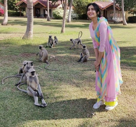 Adah Sharma star érotique photos