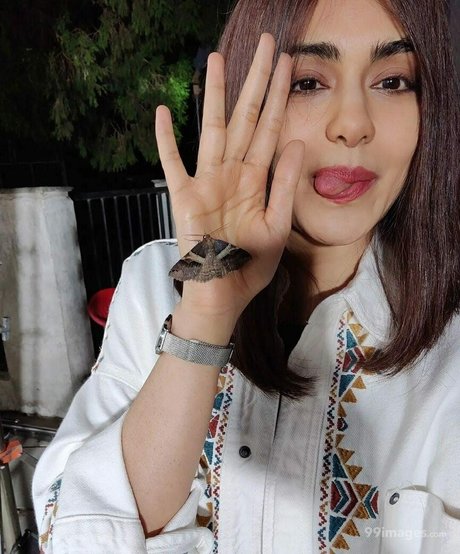 Adah Sharma modèle meilleur img